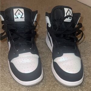 Air Jordan 1 Mid SE Diamond